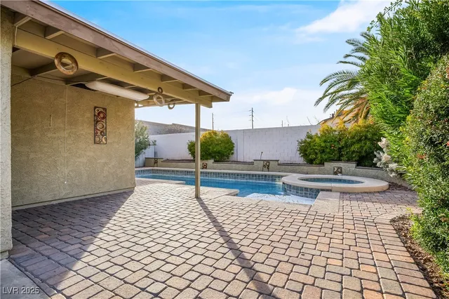 $2,400 | 3991 Redwood Street, Las Vegas, NV 89103