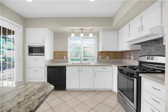 $2,400 | 3991 Redwood Street, Las Vegas, NV 89103