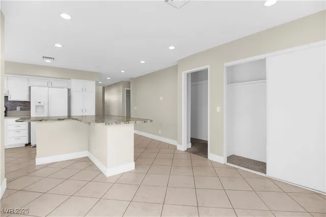 $2,400 | 3991 Redwood Street, Las Vegas, NV 89103