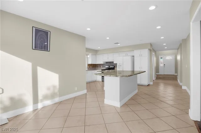 $2,400 | 3991 Redwood Street, Las Vegas, NV 89103