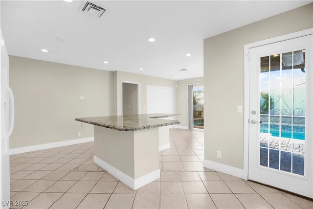 $2,400 | 3991 Redwood Street, Las Vegas, NV 89103