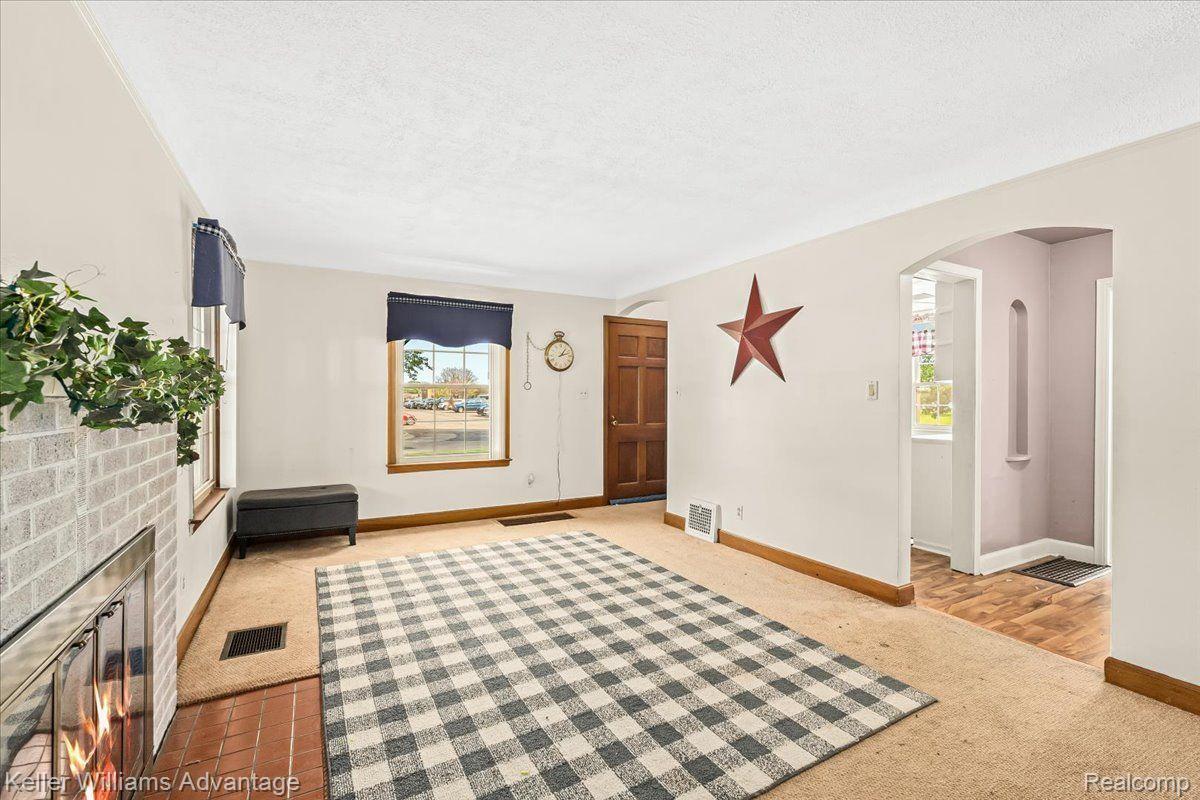 8254 Merrick Street Taylor, MI 48180 - Photo 13 of 22 Comfortable living room