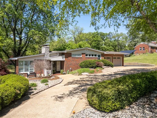 $430,000 | 281 South 9th Street, East Alton, IL 62024