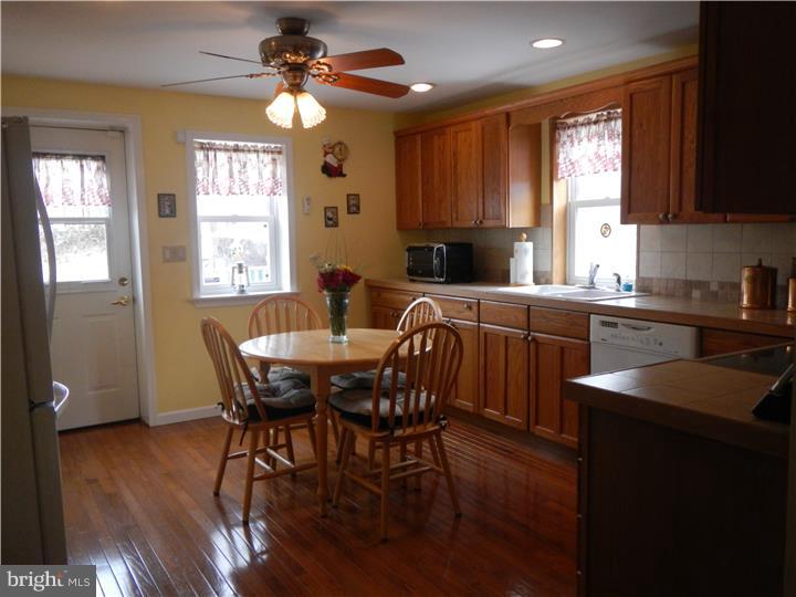 920 Kingsman Road Boothwyn, PA 19061 - Photo 4 of 19 Kitchen