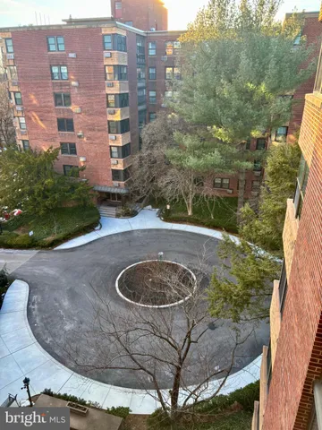 a view of a water fountain in front of a building
