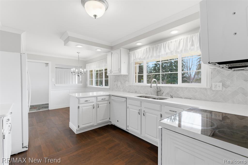 1043 Westview Road Bloomfield Hills, MI 48304 - Photo 16 of 43