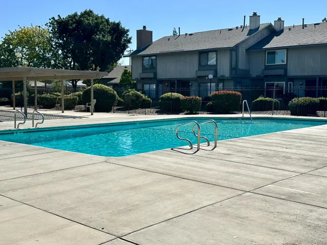 a view of a yard with a fountain