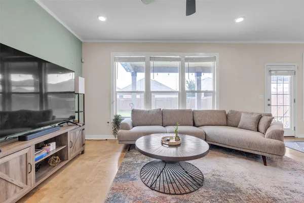 $2,400 | 128 Kavanaugh Street, Georgetown, TX 78628