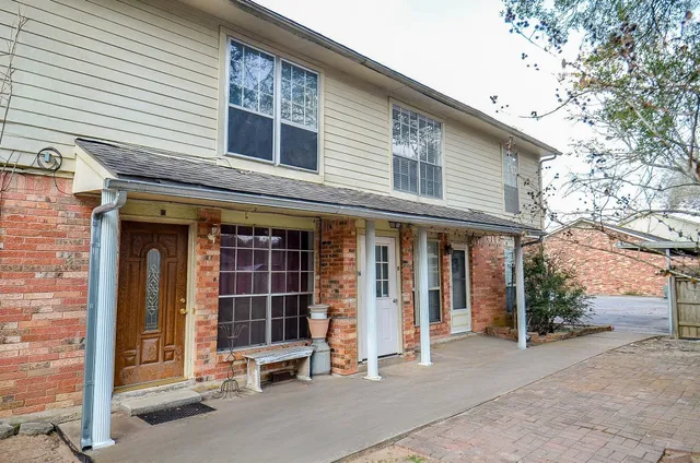 $1,350 | 1300 Eagle Lake Road, Unit 16, Sealy, TX 77474