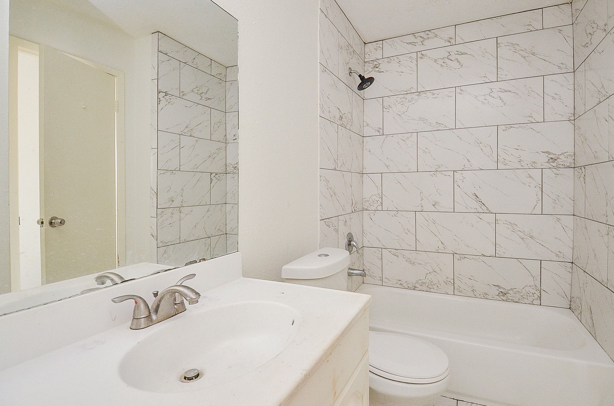 1300 Eagle Lake Road, Unit 16 Sealy, TX 77474 - Photo 4 of 11