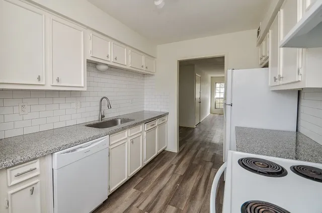 $1,350 | 1300 Eagle Lake Road, Unit 16, Sealy, TX 77474