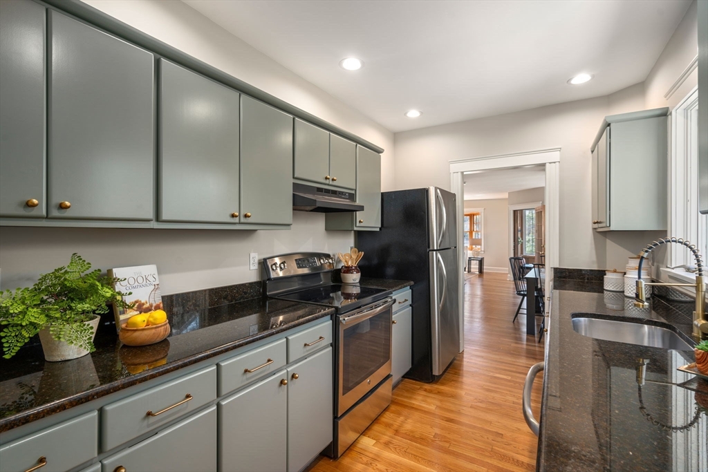 22 Fells Road Winchester, MA 01890 - Photo 12 of 38 Gallery Image 12
