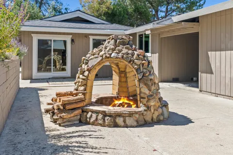 $1,799,999 | 9465 Watsonville Road, Gilroy, CA 95020