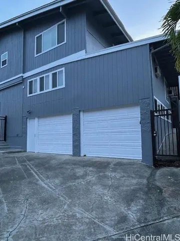 a view of backyard of house