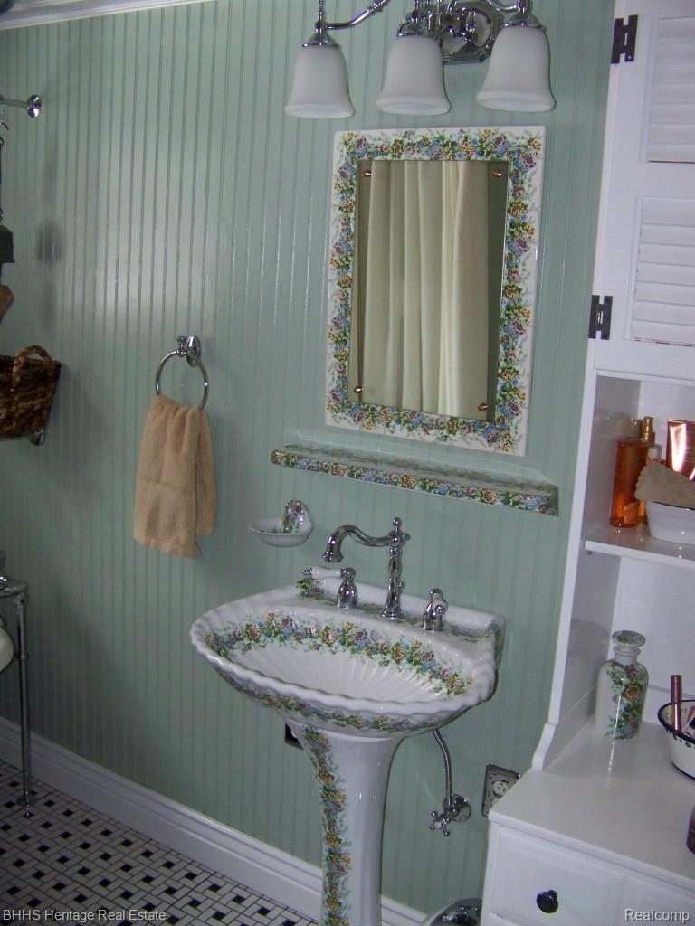 5353 Dutton Road Gregory, MI 48137 - Photo 20 of 42 Vanity
