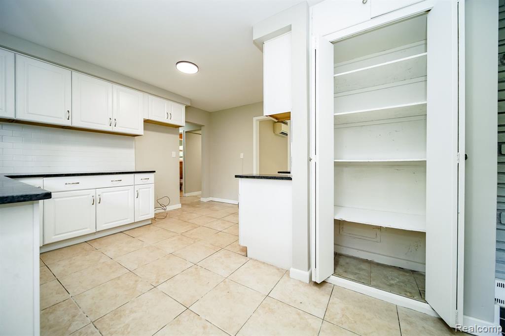 29200 Utley Road Farmington Hills, MI 48334 - Photo 14 of 64