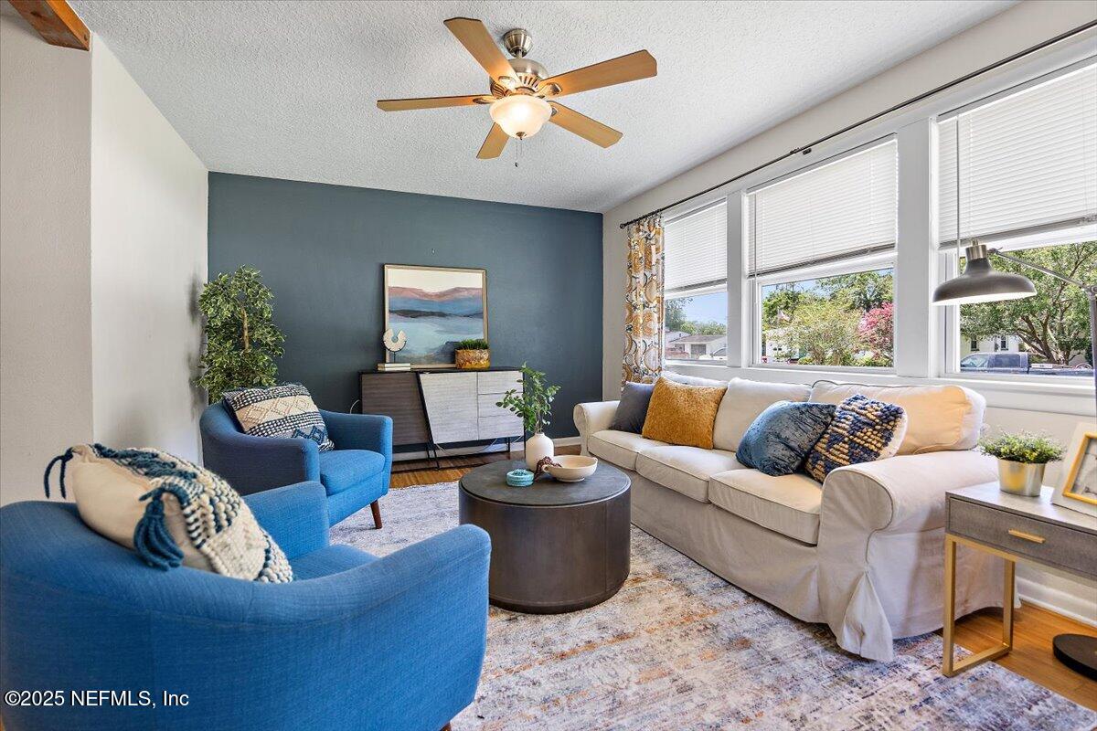 6325 Temple Road Jacksonville, FL 32217 - Photo 3 of 18 04-Living Room