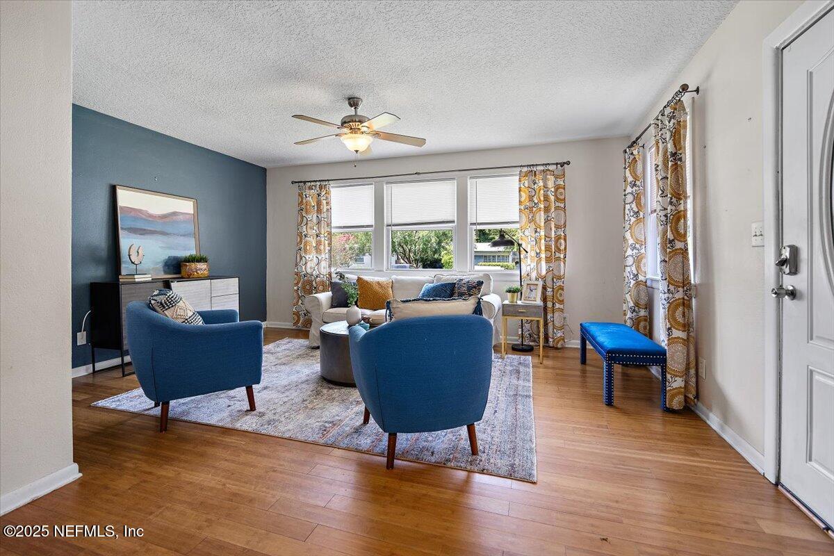 6325 Temple Road Jacksonville, FL 32217 - Photo 4 of 18 03-Living Room