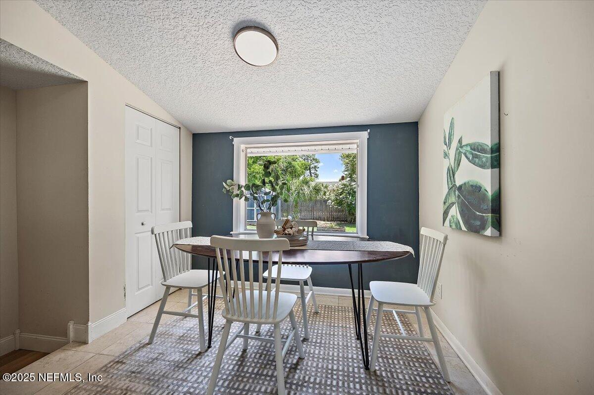 6325 Temple Road Jacksonville, FL 32217 - Photo 6 of 18 05-Dining Area