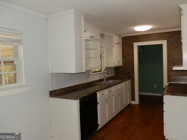 a view of a livingroom with window wooden floor and windows