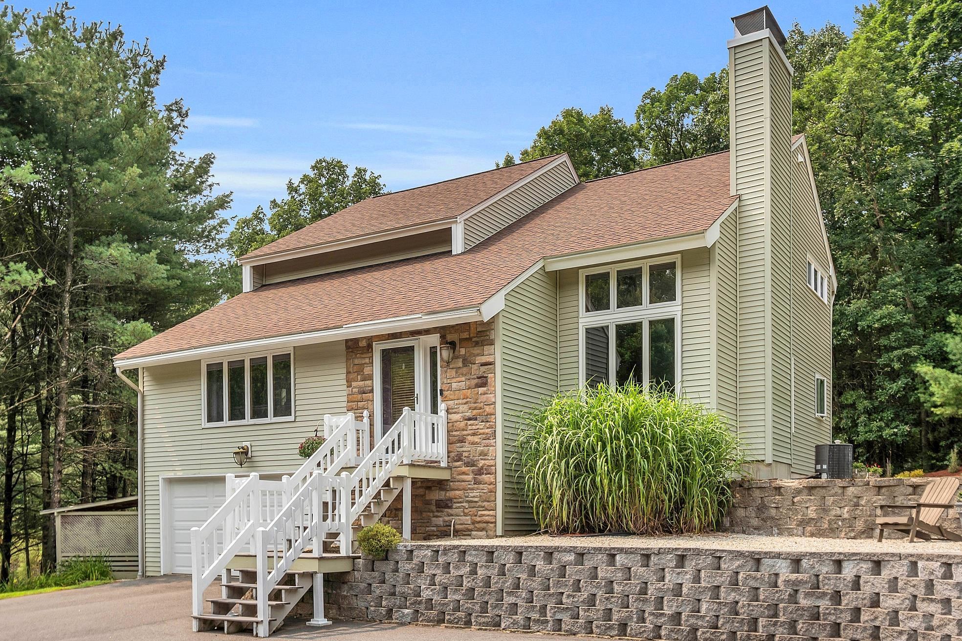 52 Sharon Road Windham, NH 03087 - Photo 1 of 40