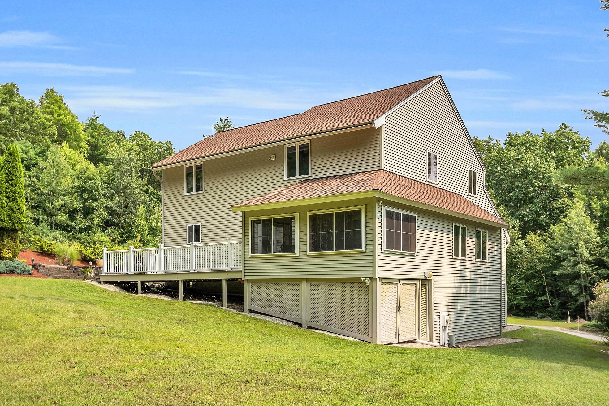 52 Sharon Road Windham, NH 03087 - Photo 24 of 40