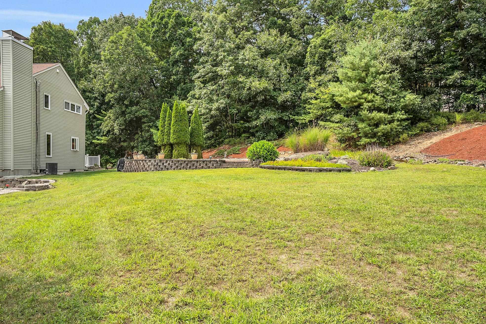 52 Sharon Road Windham, NH 03087 - Photo 36 of 40