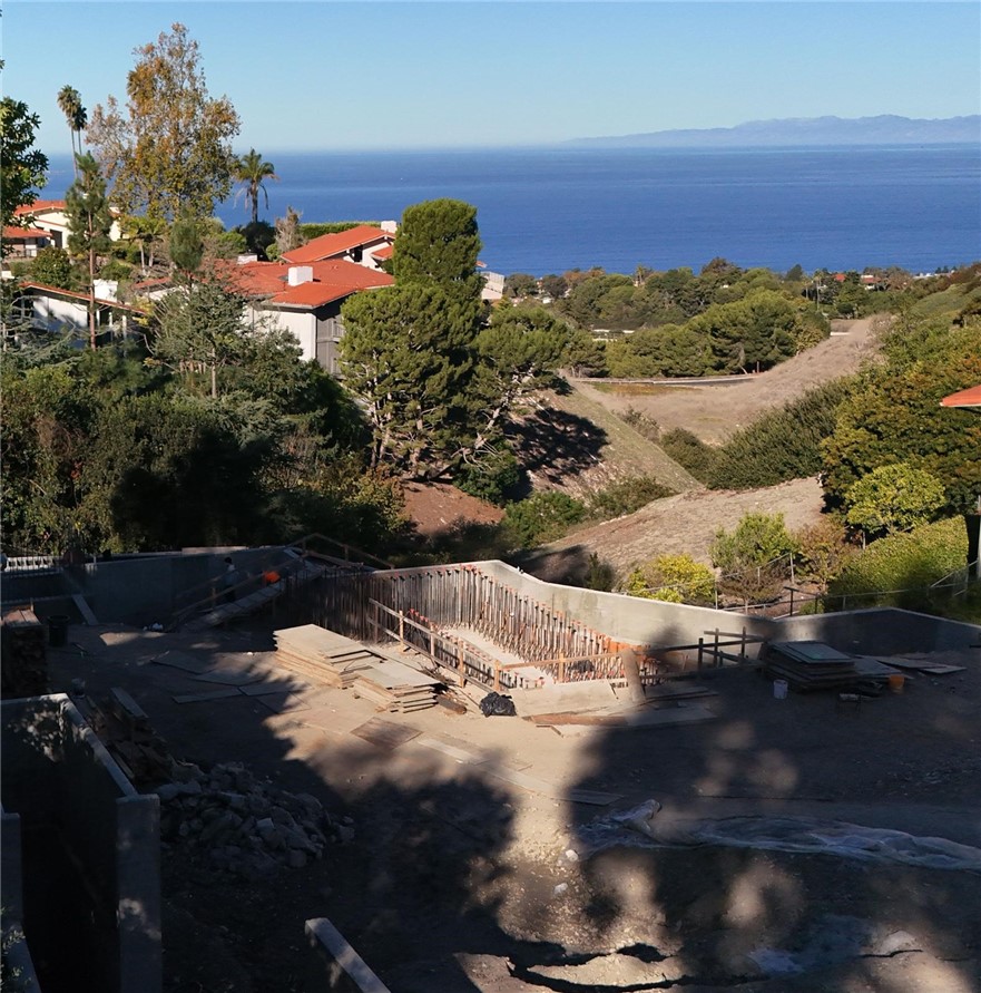 1417 Vía Coronel Palos Verdes Estates, CA 90274 - Photo 3 of 9 a view of a pathway with a yard