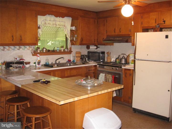 1203 Miller Road Pottstown, PA 19465 - Photo 5 of 11