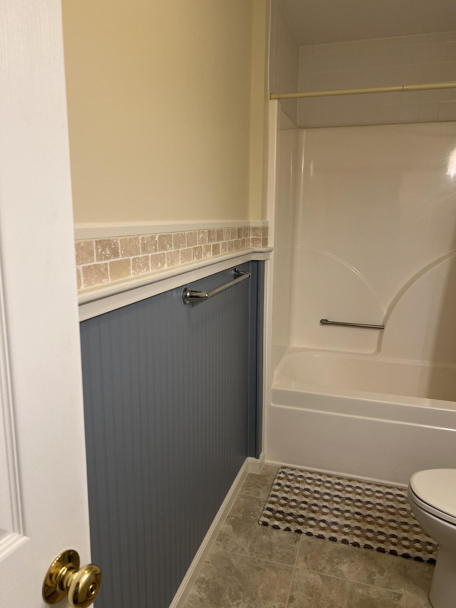 23568 Bohn Road Belleville, MI 48111 - Photo 28 of 51 Main Bath Accent Wall