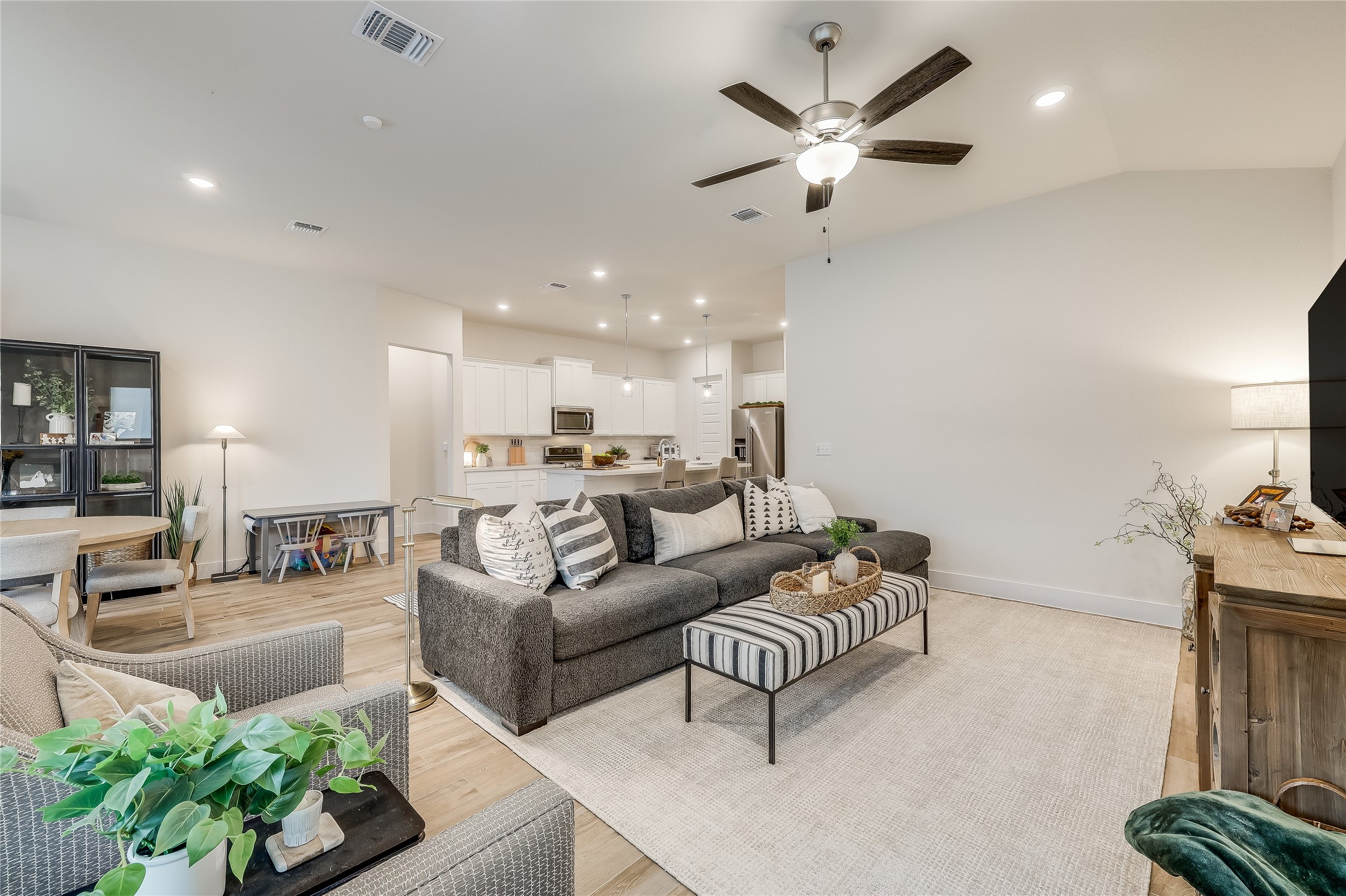 8400 Skytex Street Austin, TX 78744 - Photo 16 of 37