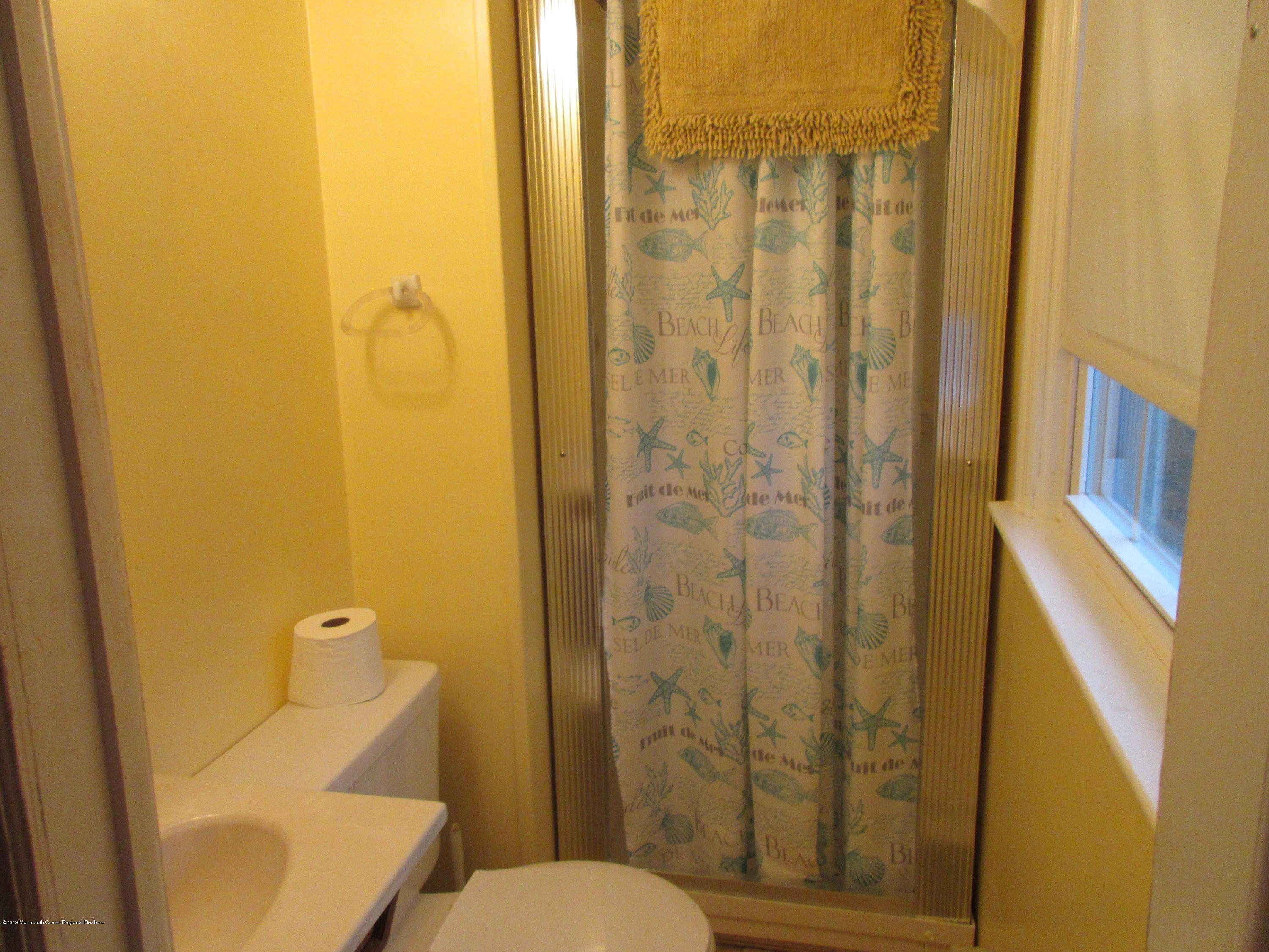323 15th Avenue, Unit 2 Belmar, NJ 07719 - Photo 8 of 11 a bathroom with a toilet and shower