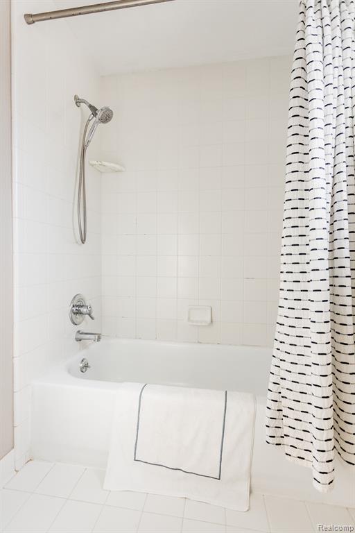 2023 Hampton Road Grosse Pointe Woods, MI 48236 - Photo 23 of 33