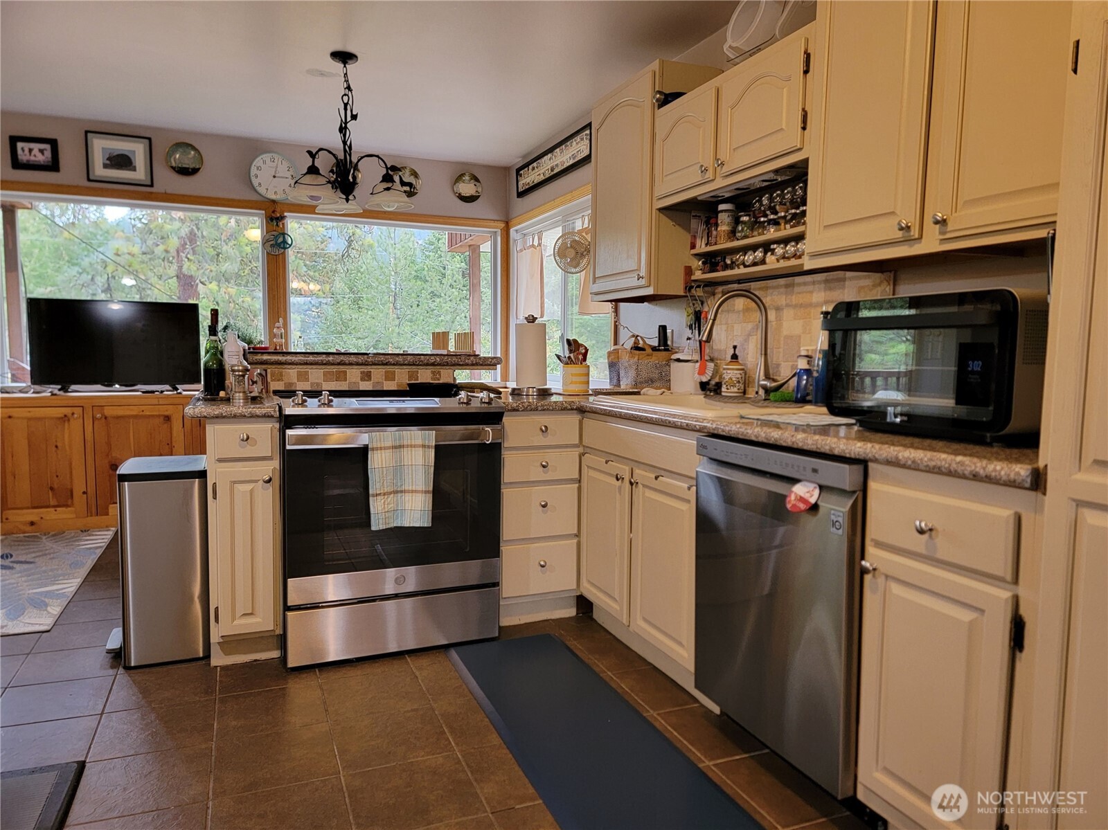 55 Gold Mountain Road Republic, WA 99166 - Photo 4 of 40 a kitchen with stainless steel appliances a stove microwave and sink