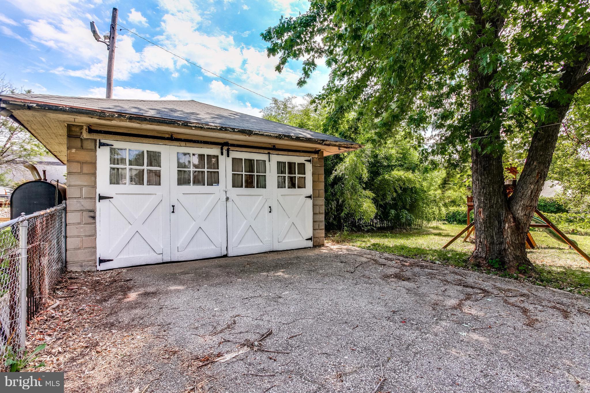 2217 Sulphur Spring Road Baltimore, MD 21227 - Photo 28 of 30 Garage