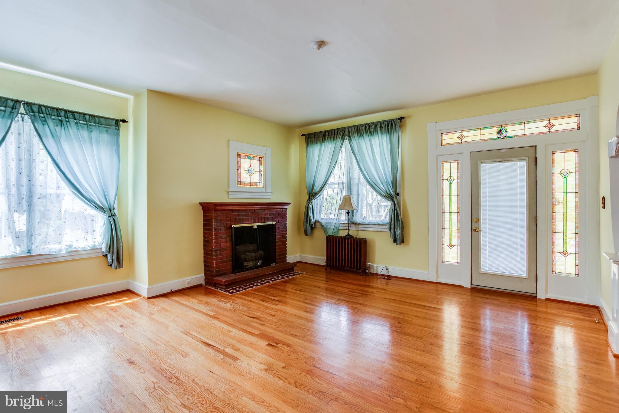 2217 Sulphur Spring Road Baltimore, MD 21227 - Photo 5 of 30 Living Room