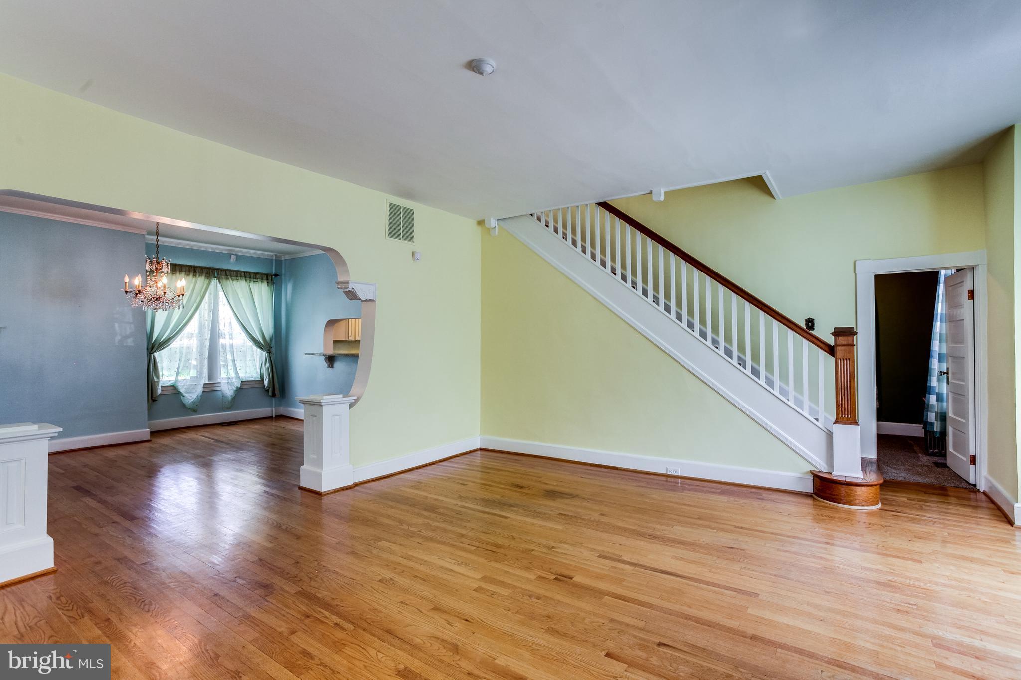 2217 Sulphur Spring Road Baltimore, MD 21227 - Photo 6 of 30 Living Room