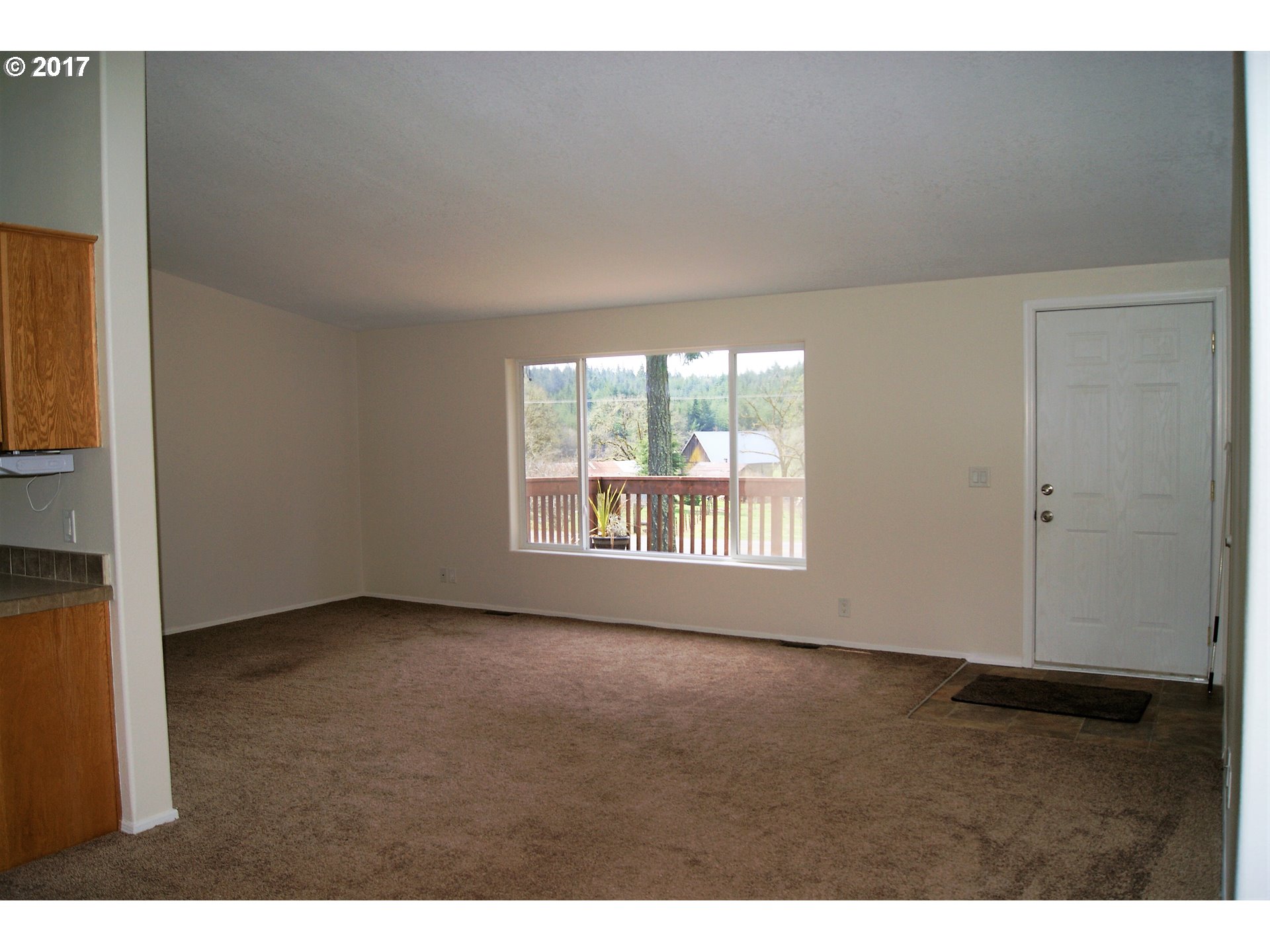 25501 Lawrence Road Junction City, OR 97448 - Photo 19 of 29 Living Room