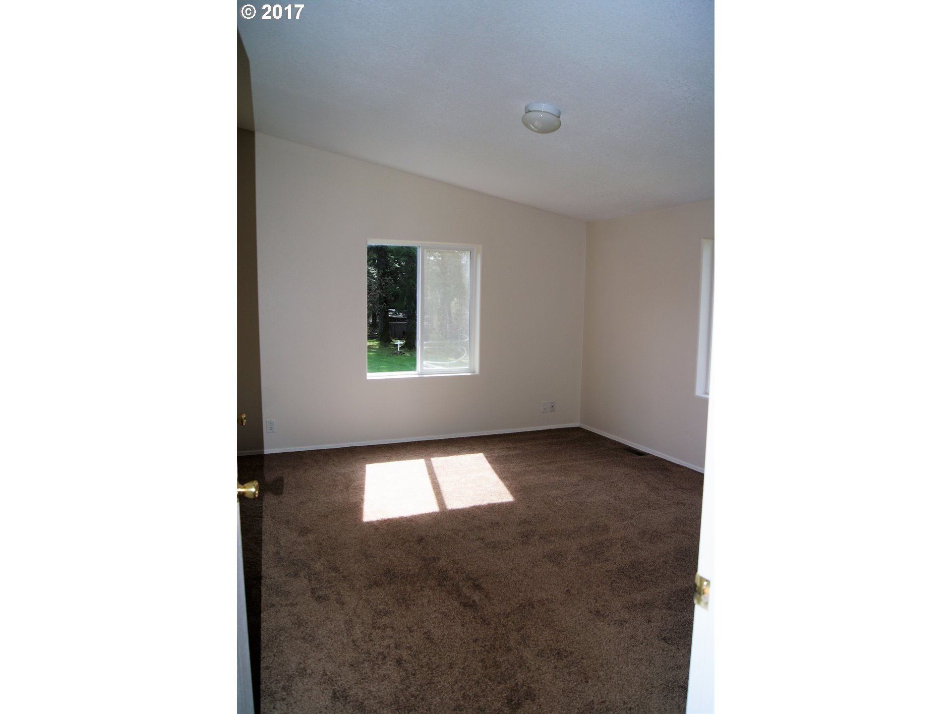 25501 Lawrence Road Junction City, OR 97448 - Photo 22 of 29 Bathroom, Attached