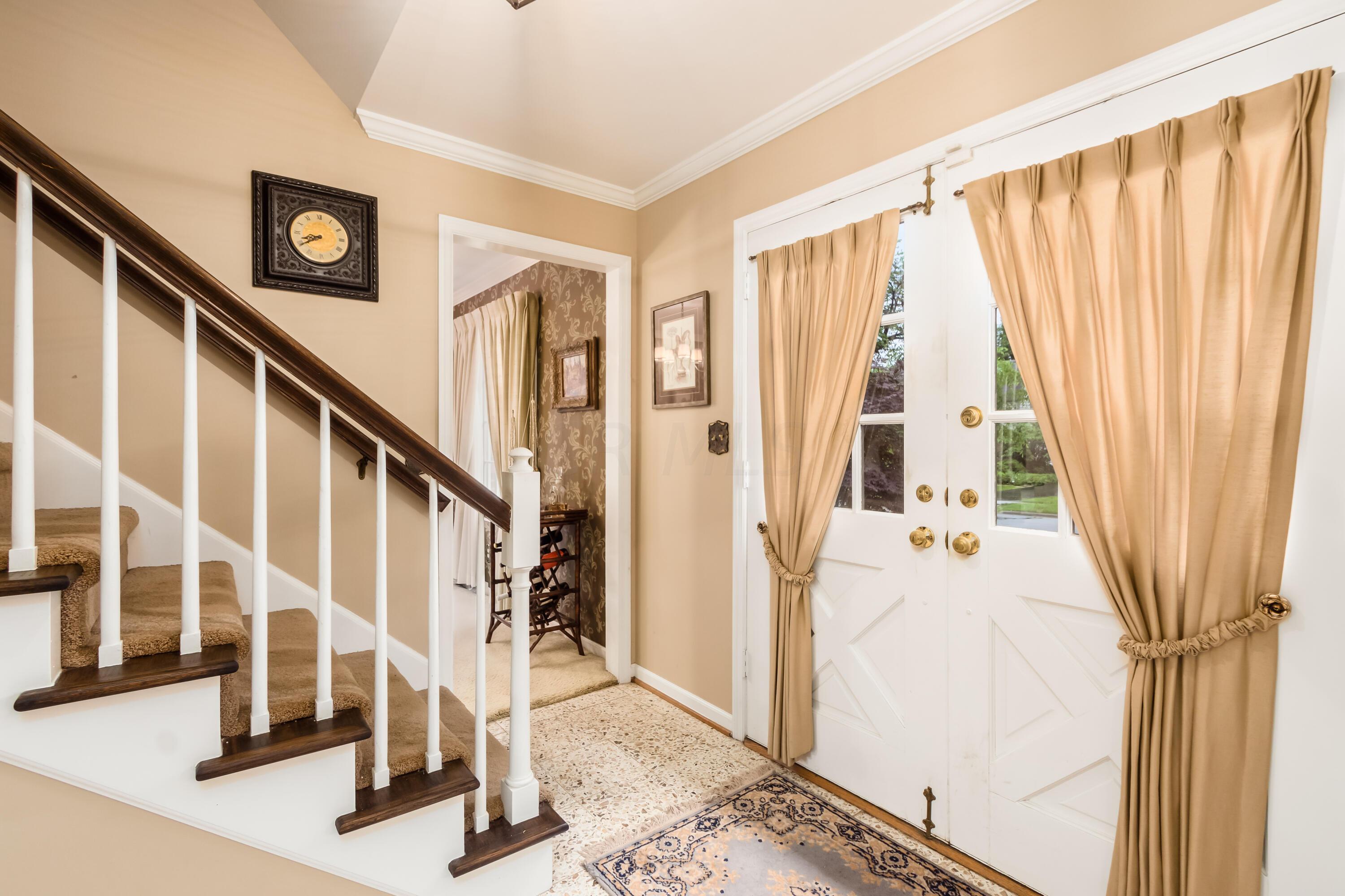 1486 Cardiff Road Columbus, OH 43221 - Photo 2 of 17 Front Hall