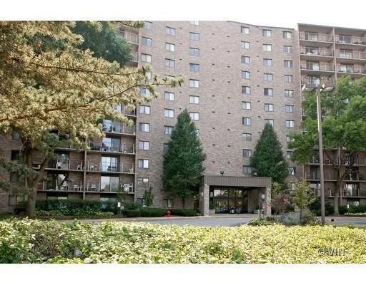 $2,500 | 6340 Americana Drive, Unit 817, Willowbrook, IL 60527