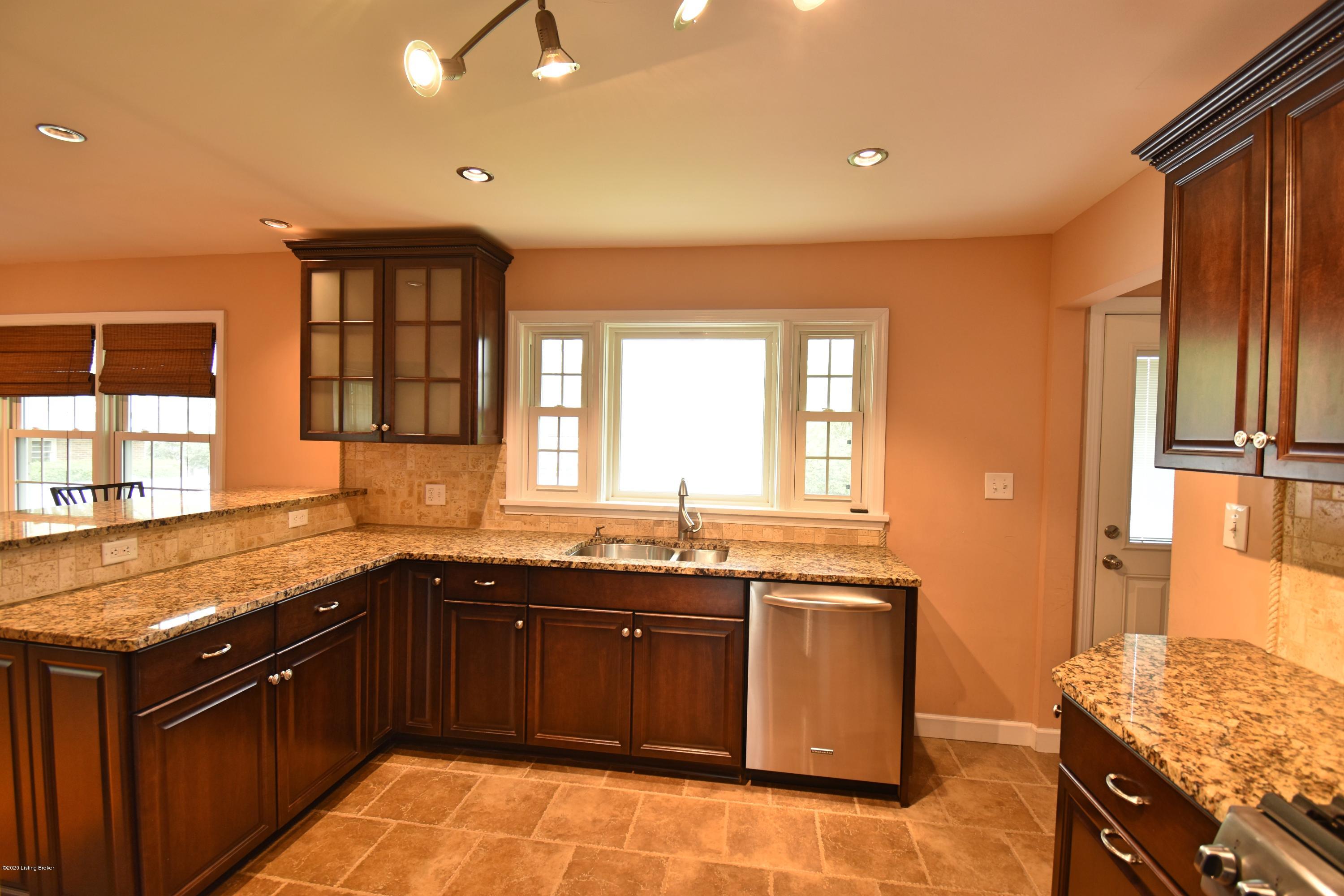 3530 Hanover Road Louisville, KY 40207 - Photo 11 of 38 DSC_4151