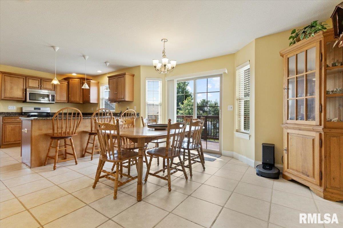 1704 Kingsbury Road Washington, IL 61571 - Photo 12 of 68 Gallery Image 12