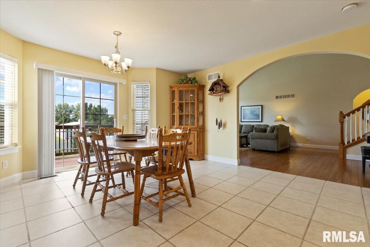 1704 Kingsbury Road Washington, IL 61571 - Photo 13 of 68 Gallery Image 13