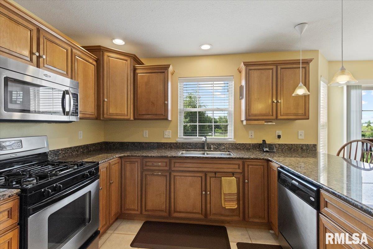 1704 Kingsbury Road Washington, IL 61571 - Photo 15 of 68 Gallery Image 15