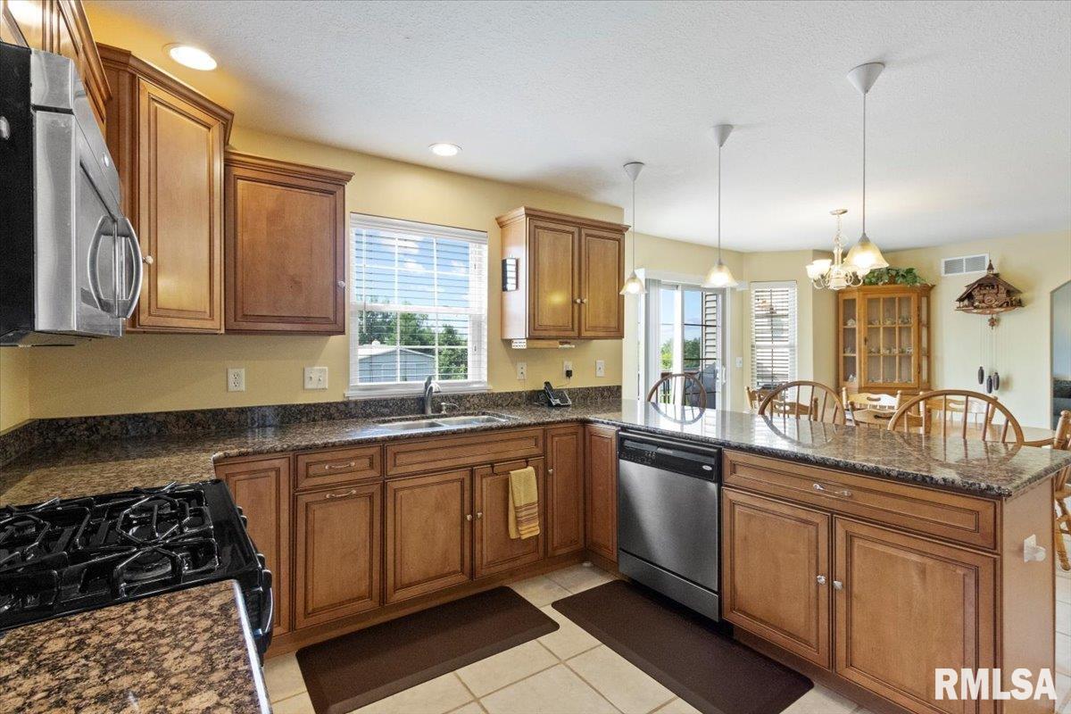 1704 Kingsbury Road Washington, IL 61571 - Photo 16 of 68 Gallery Image 16