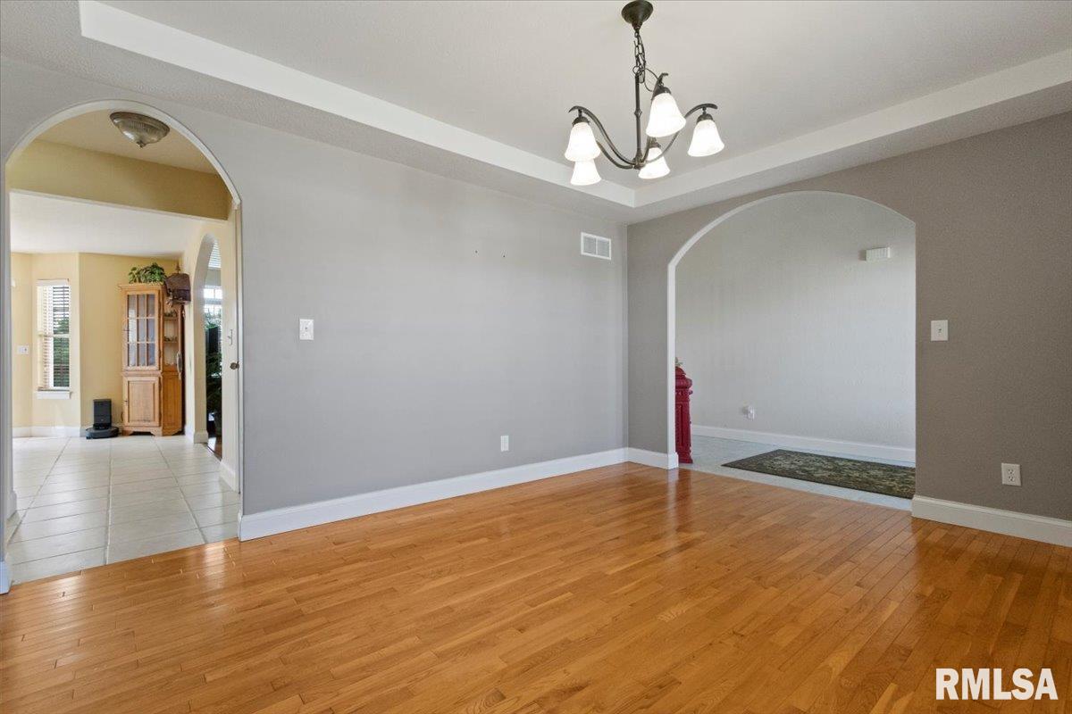 1704 Kingsbury Road Washington, IL 61571 - Photo 19 of 68 Gallery Image 19