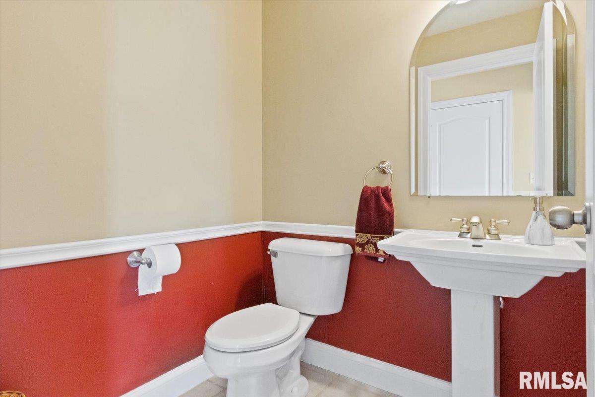 1704 Kingsbury Road Washington, IL 61571 - Photo 21 of 68 Gallery Image 21