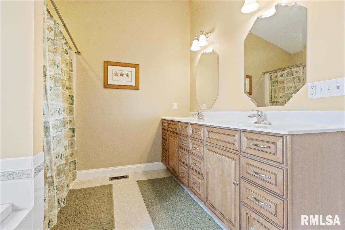 1704 Kingsbury Road Washington, IL 61571 - Photo 25 of 68 Gallery Image 25
