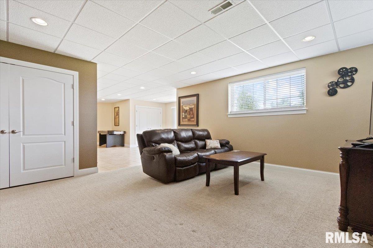 1704 Kingsbury Road Washington, IL 61571 - Photo 37 of 68 Gallery Image 37